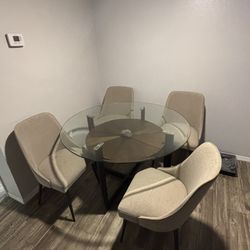 Table + 4 Chairs 