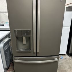 BRAND NEW GE SLATE 2022 COUNTER DEPTH FRIDGE RETAIL PRICE 2200$  GE 22.1 cu. ft. French Door Refrigerator in Slate, Fingerprint Resistant, Counter Dep