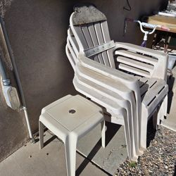4 Outdoor Chairs And A Side Table