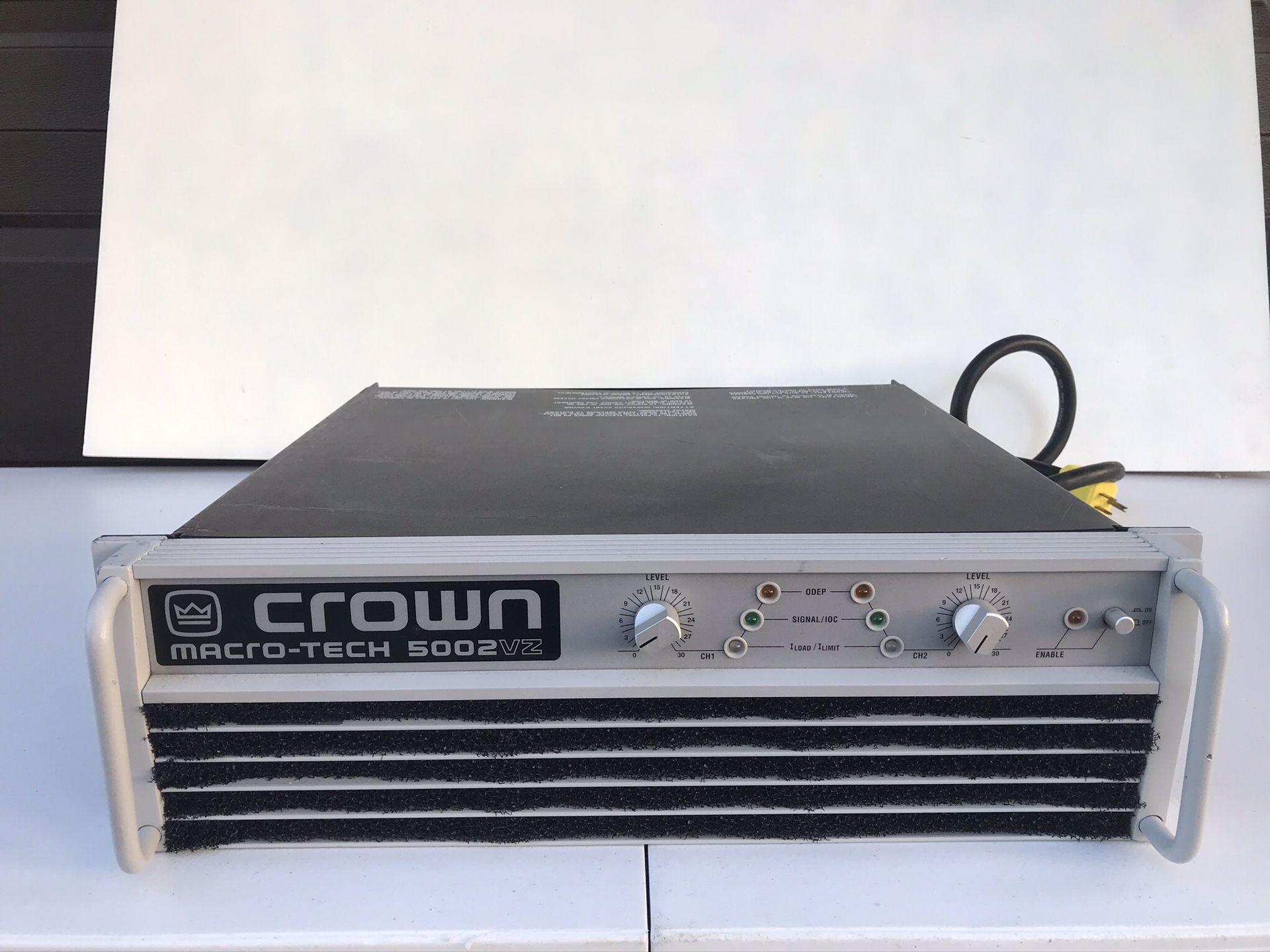 Crown macro tech 5002vz amplifier