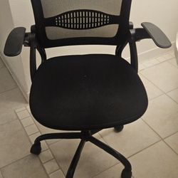 Mesh Office Chair With Adjustable Height & Arms