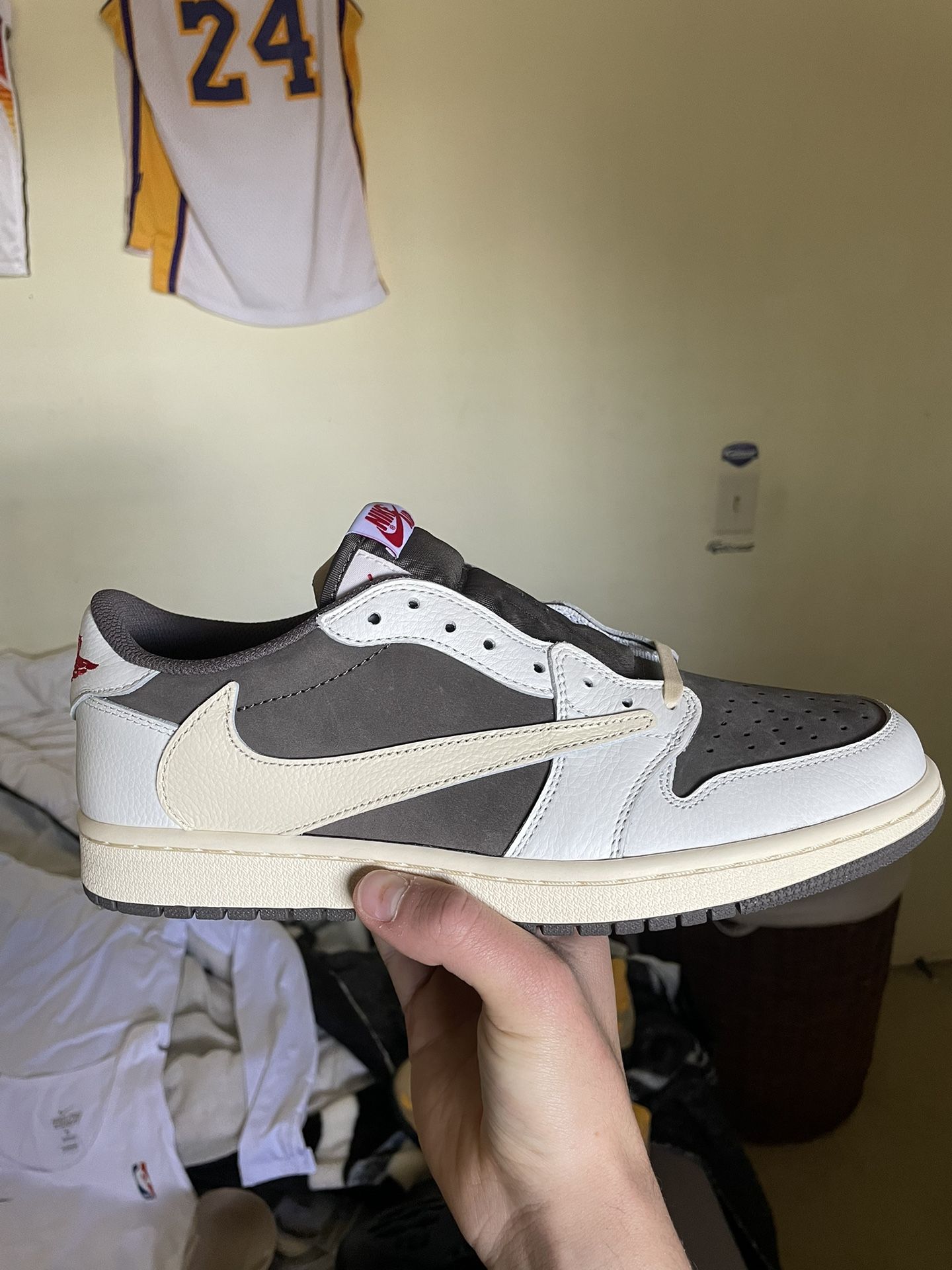 Travis Scott Jordan 1 Reverse Mochas