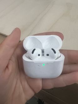 AirPods Pro (1st Gen) – Great Condition