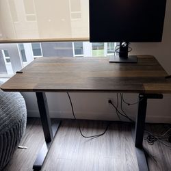 Vari Electric Standing Desk with ComfortEdge™ 48x30