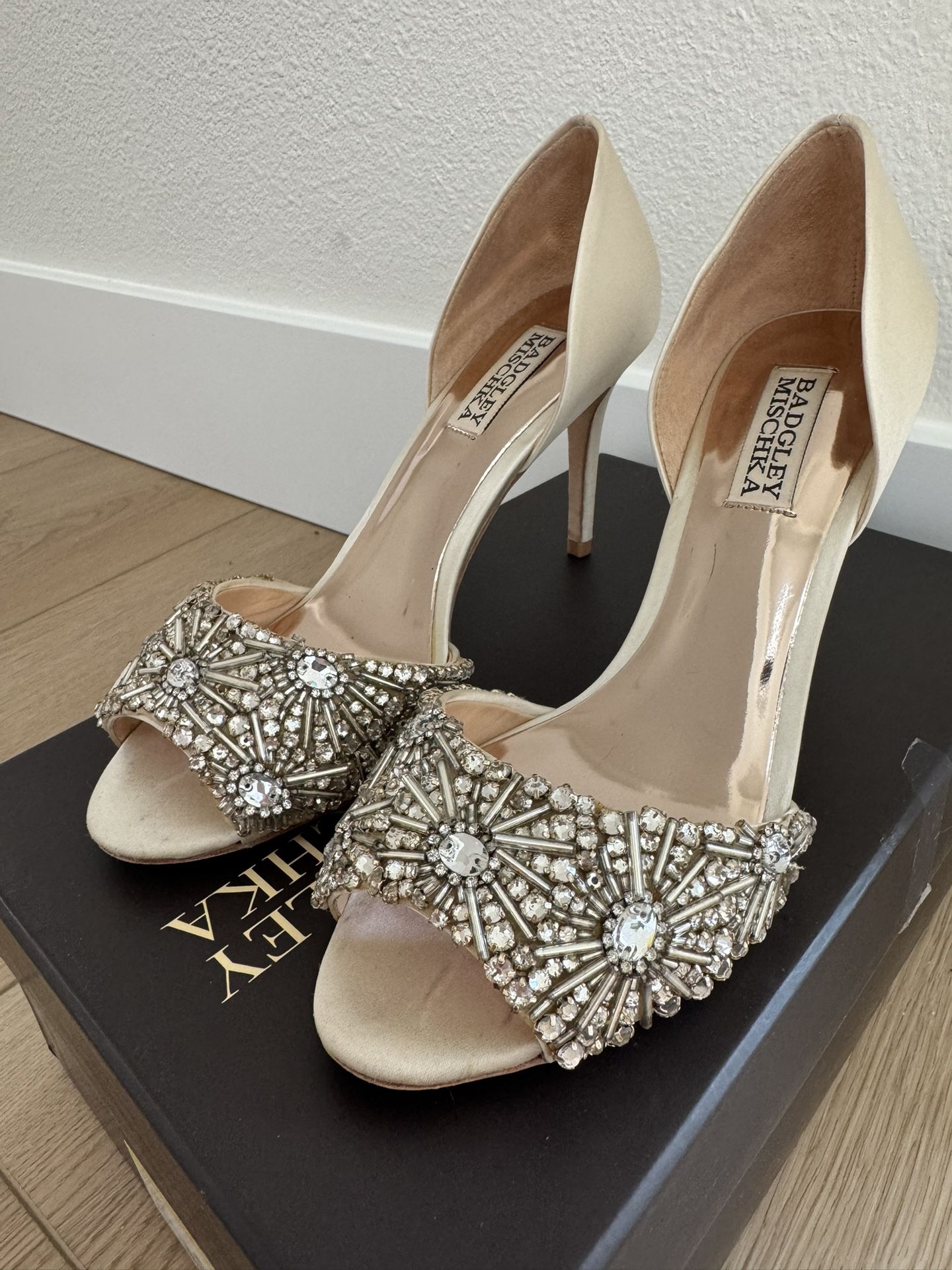Badgley Mischka Maria Satin Pump