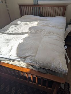 Quince Feather Mattress Topper (Queen)