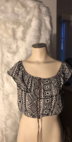New black and white crop top