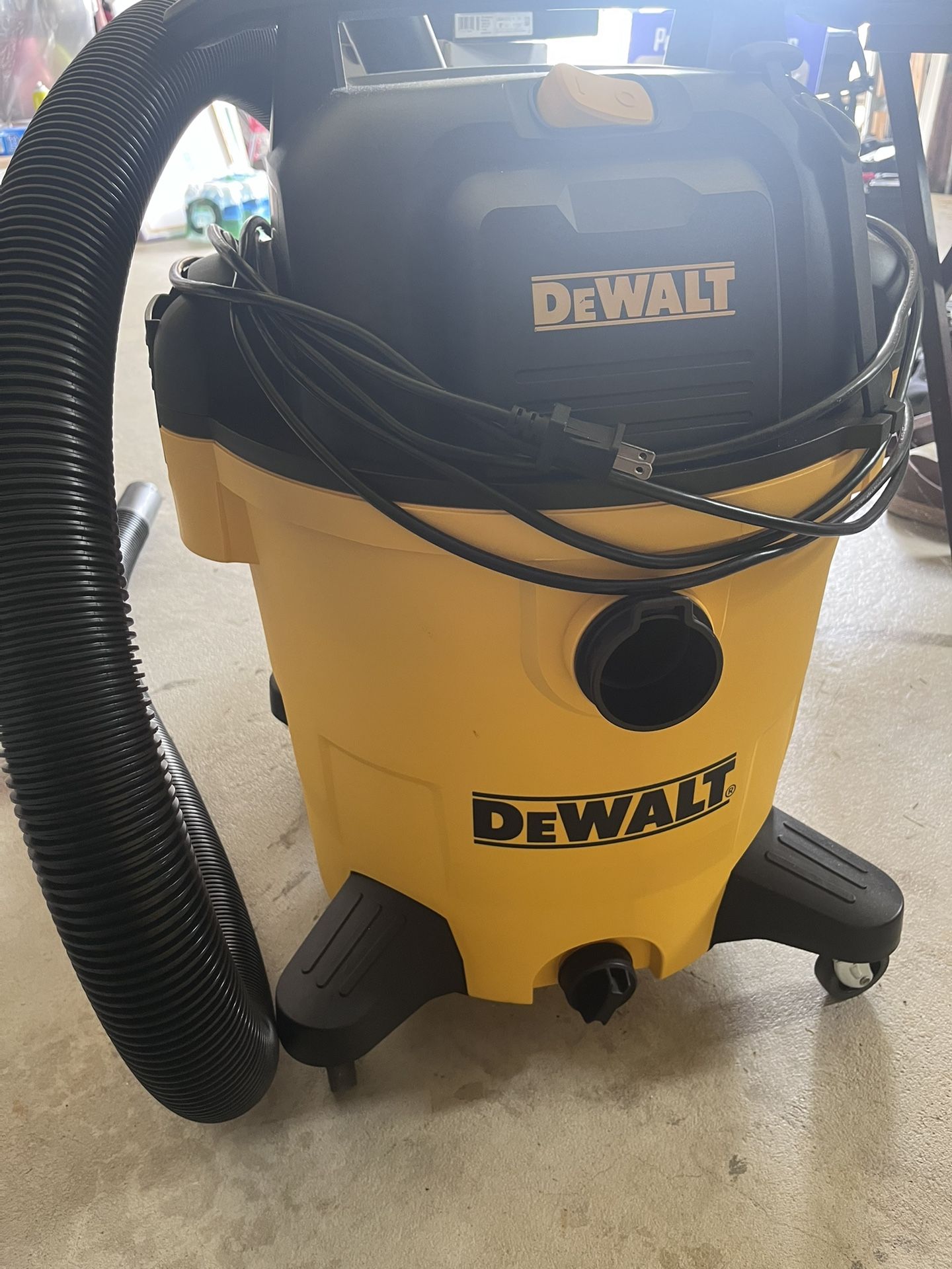 Vacuum- Wet/Dry . Dewalt