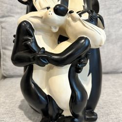 Vintage 1999 Pepe Le Pew Penelope Warner Brothers Statue 