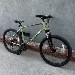 Giant ATX 3 Mountain Bike LIKE NEW