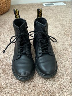 Black big kids size 2 Dr. Martens