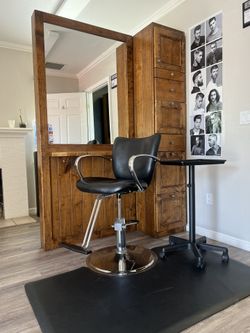 Wood Salon Station/ Estación De Mancera Para Salón