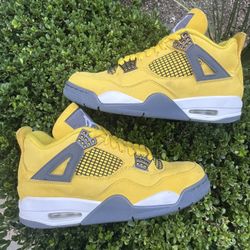 Size 9 - Jordan 4 Retro Mid Lightning