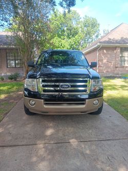 Vendo Ford expedition 2011 xlt v8 5.4l
