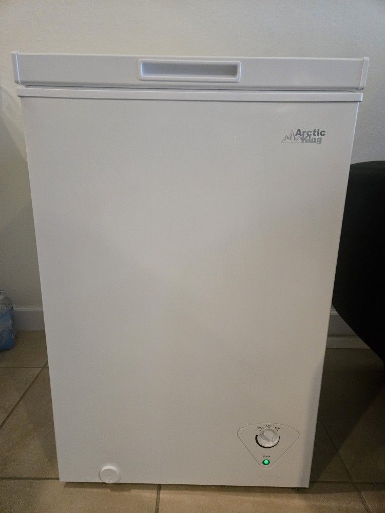 Congelador Arctic King 3.5 cu ft (R600a, Perilla Frontal)