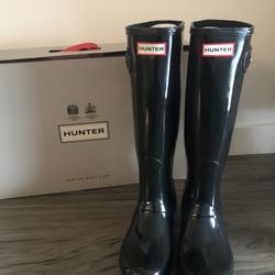 Hunter Tall Black Gloss Rain Boots - Size 7