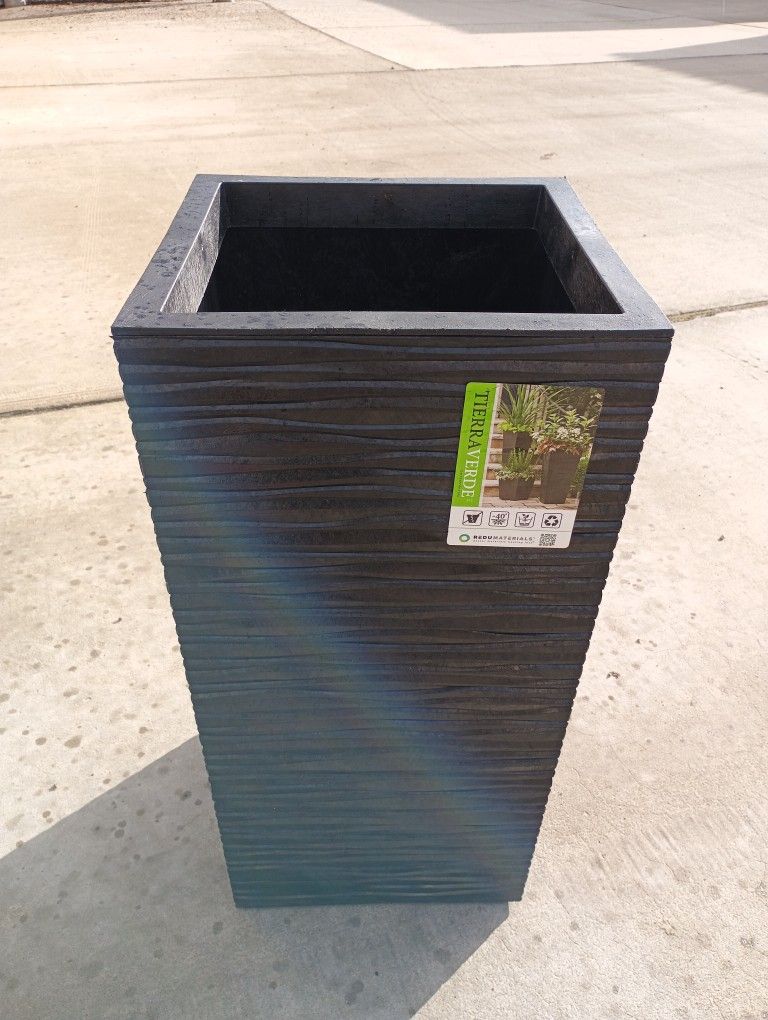 New Indoor/Outdoor Planter