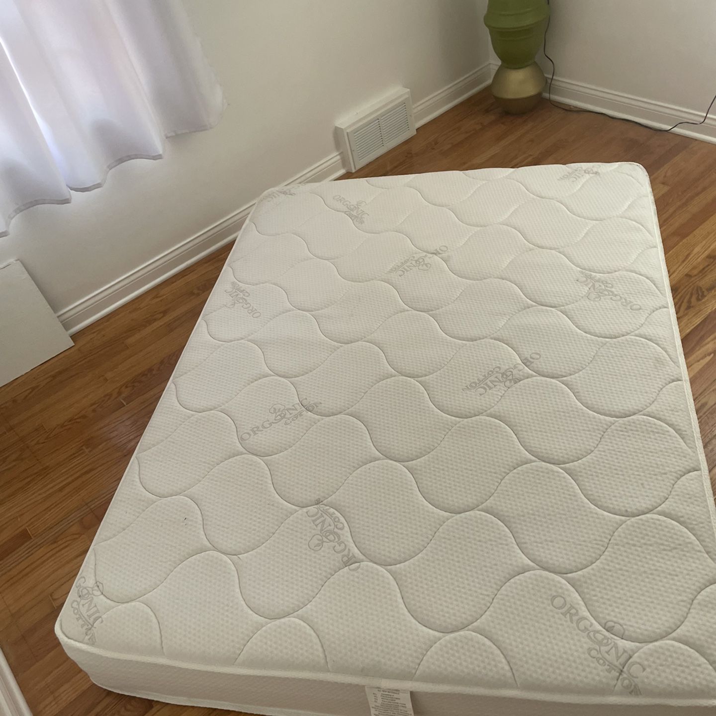 Queen Gold Canopy And Queen Mattress Together 