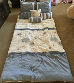 Queen Comforter Set