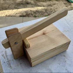 Tortilla wood Press
