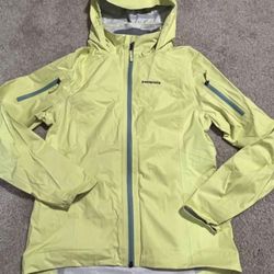 Patagonia Rain Jacket Super Great Condition XS women’s Jacket 