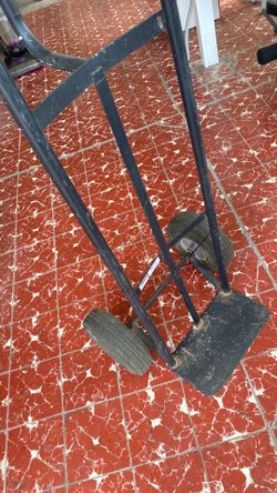 Milwaukee hand truck. Model HD800P
