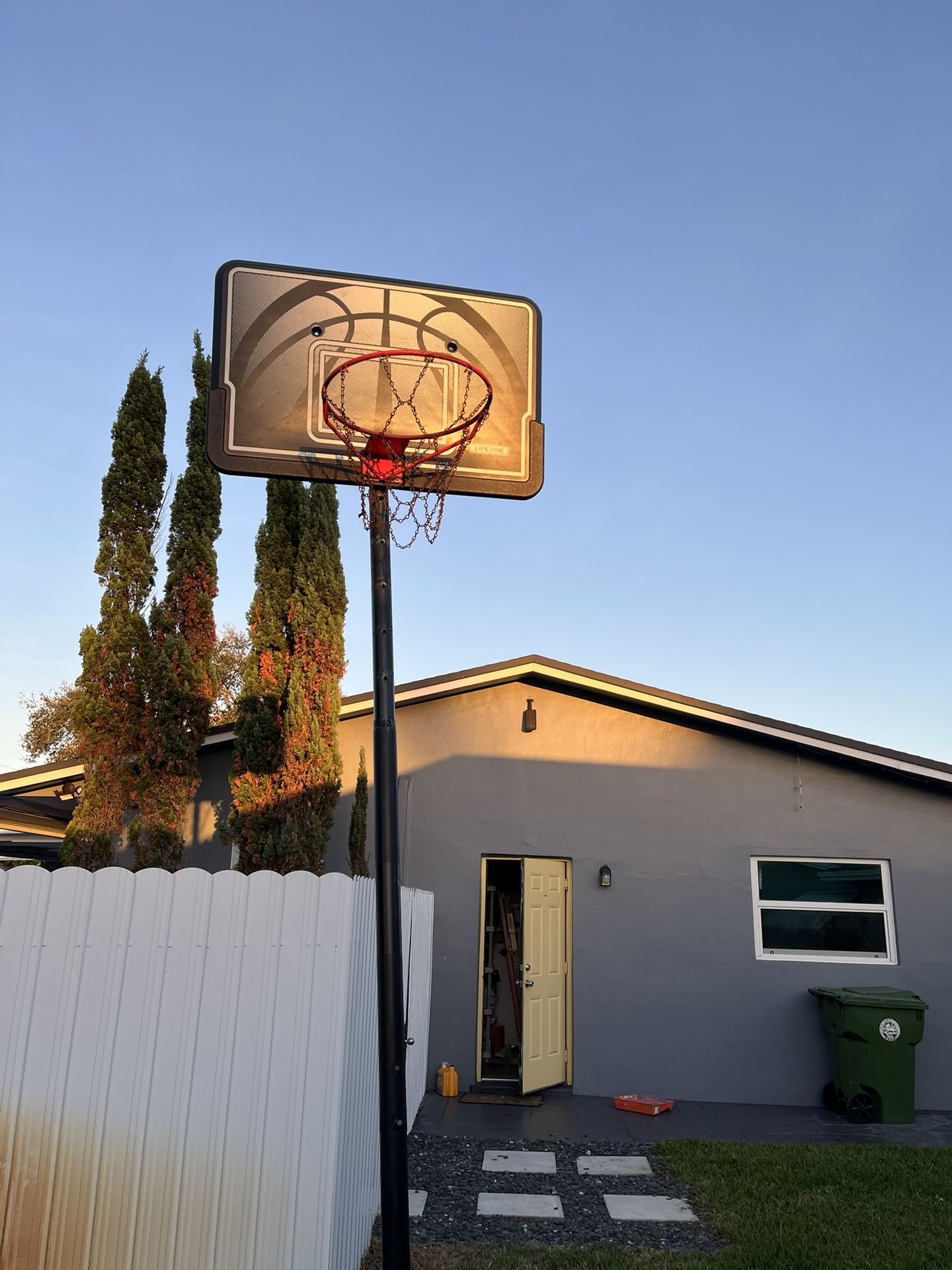 Basketball Hoop In Good Condition. Needs Some TLC.