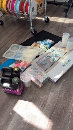 Epoxy Resin Starter Kit with Molds and Pigments