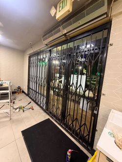 Folding gate