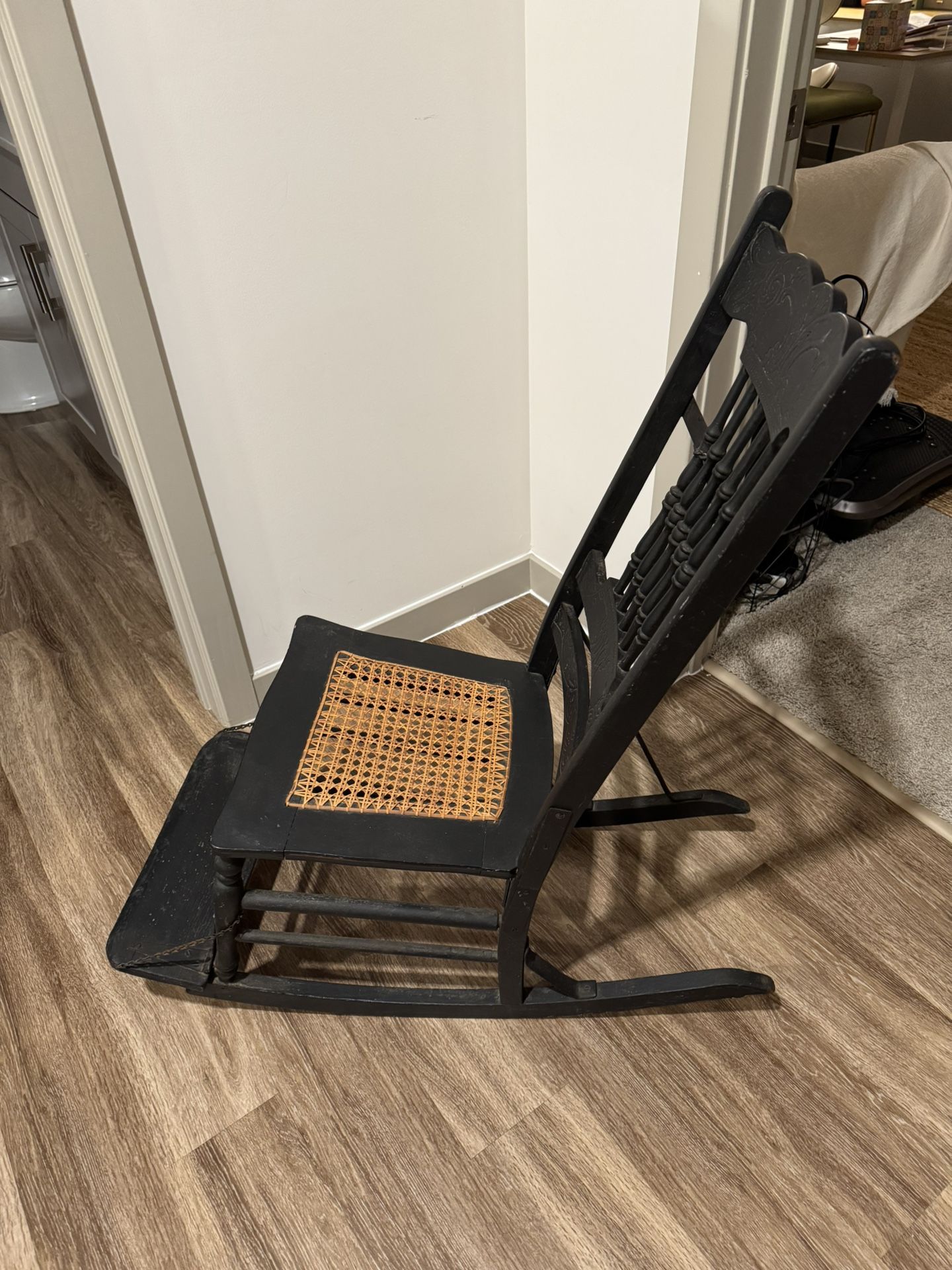 🪑 Antique New England Rocking Chair – 1800s Family Heirloom 🪑