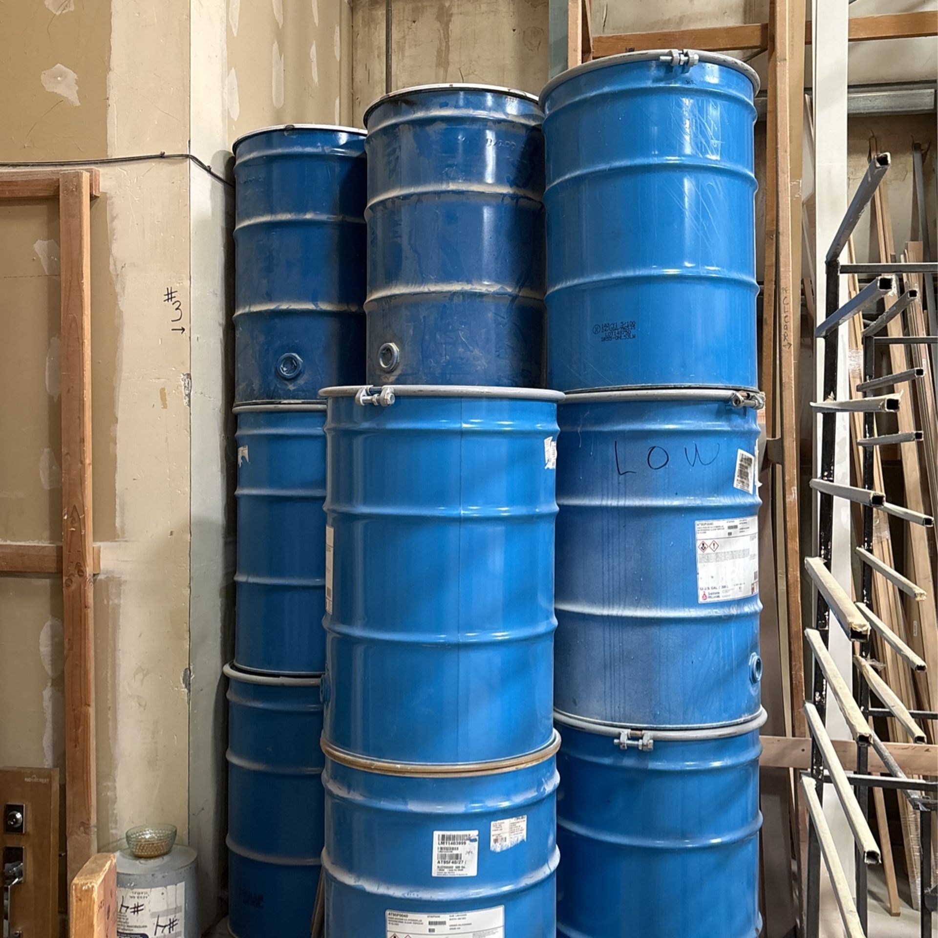 55 gallon steel drums/barrels with lids