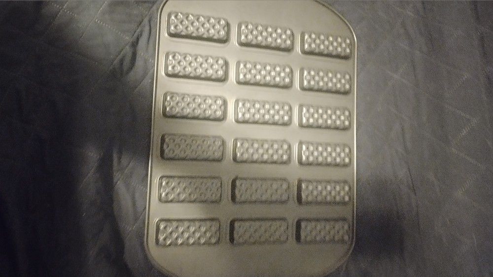 Wilton Waffle Stick 18 Cavity Pan