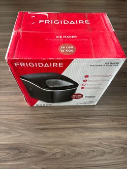 Frigidaire, 26 Lbs. Countertop Ice Maker, Bullet Shaped Ice, Stainless Steel