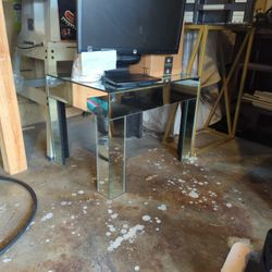 Mirrored Glass End Tablev