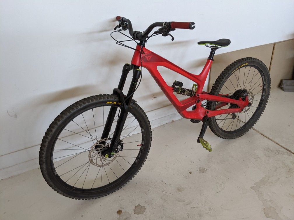 YT Capra CF Pro 29 Full Suspension MTB