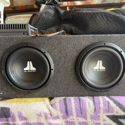2 JL Audio W0 10s with amp