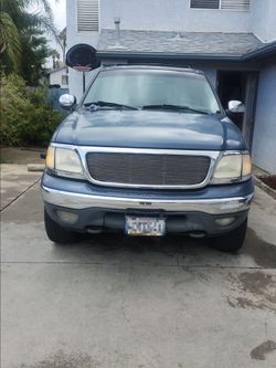Ford Expedition SUV Blue