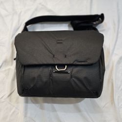 Peak Everyday Messenger Bag
