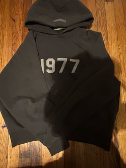 1977 essentials hoodie size Small