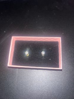 5.0 mm Moissanite Earings with gold casing