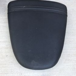 1998 Suzuki GSXR 750 passenger seat