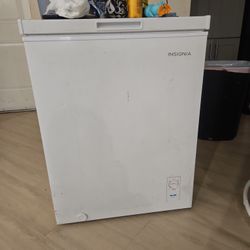 Insignia Deep Freezer 