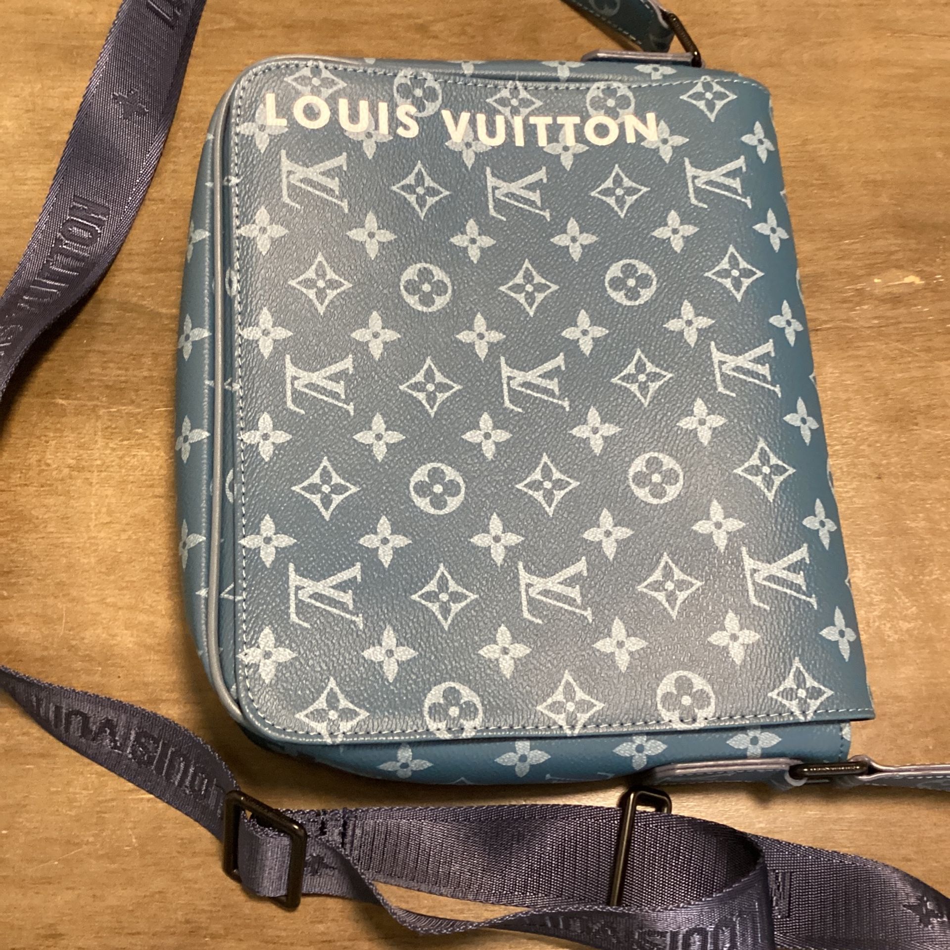 LV MENS MESSENGER BAG PM BLUE CANAVAS