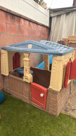 Kids toy house