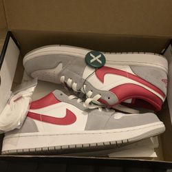 Jordan 1 Low SE Light Smoke Grey Gym Red