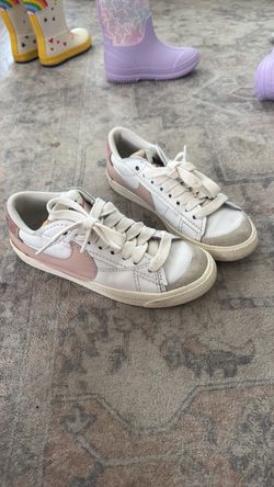 Women Nike size 8