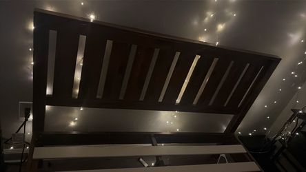 Bed / bed frame
