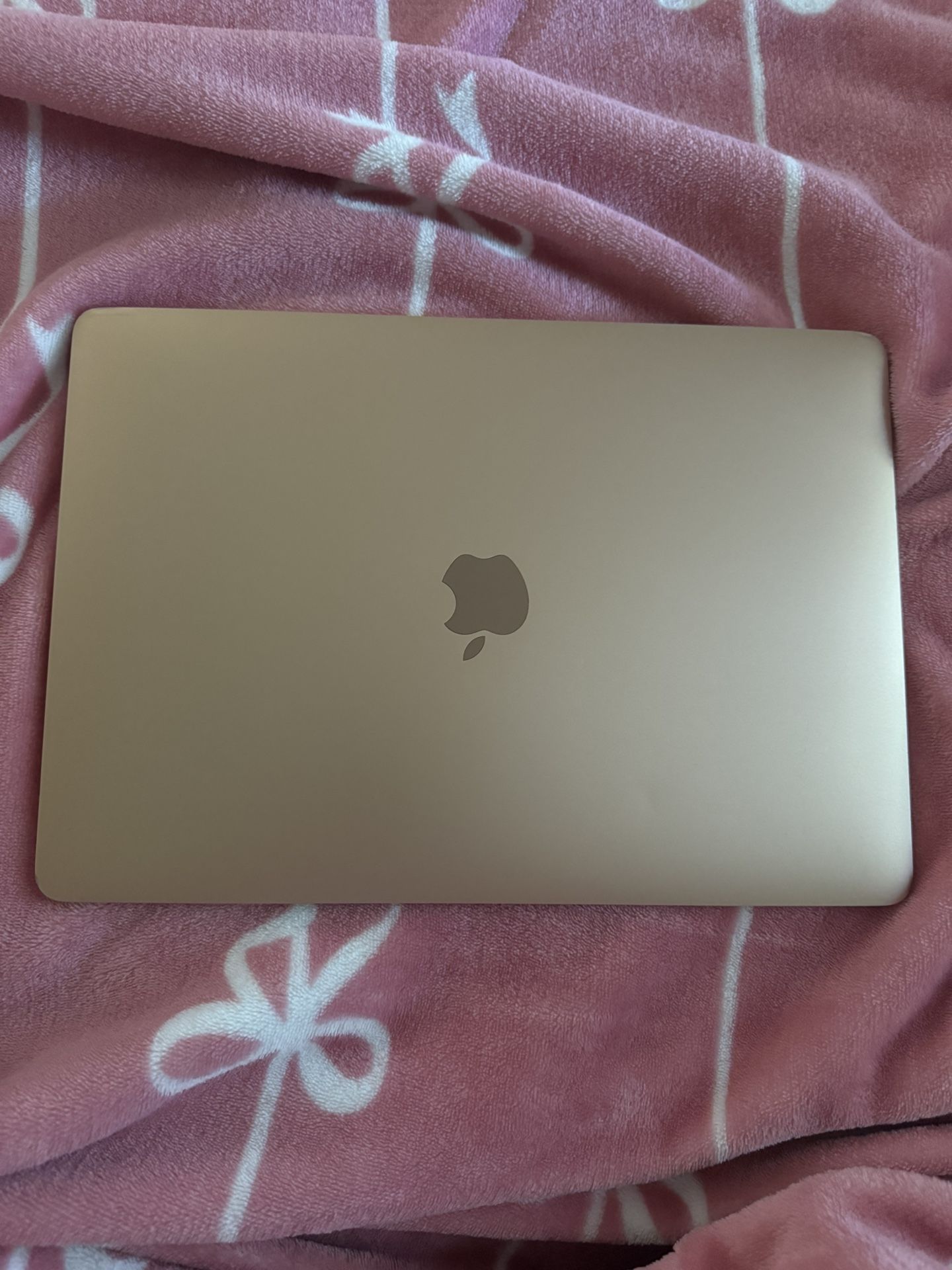 Gold MacBook Air 2019
