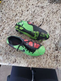 Nike Soccer Cleats Size 5