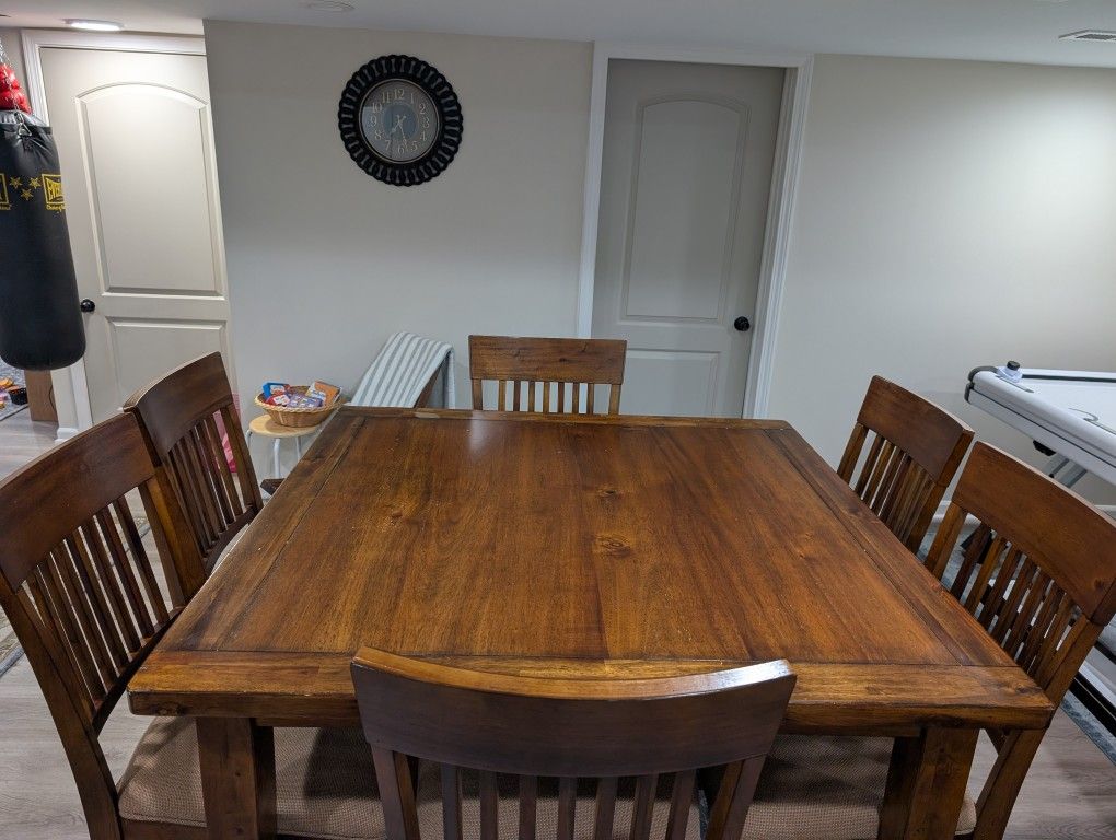 Dining Table with 6 Chairs 